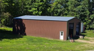 40x60x16 – Koko Brown Walls + Fern Green Trim – Newbury, VT