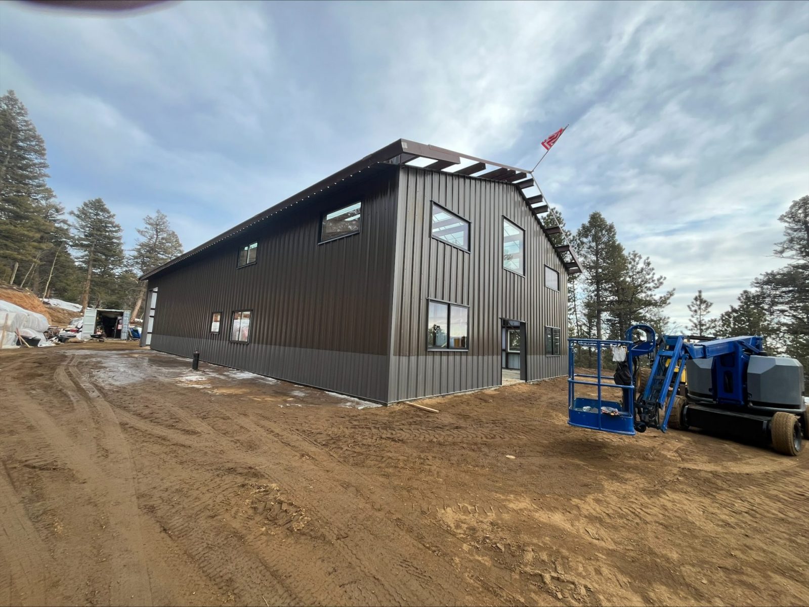 40x90x18 with 2ft OH – Burnished Slate Walls + Charcoal Gray Roof & Trim – Lake George, CO