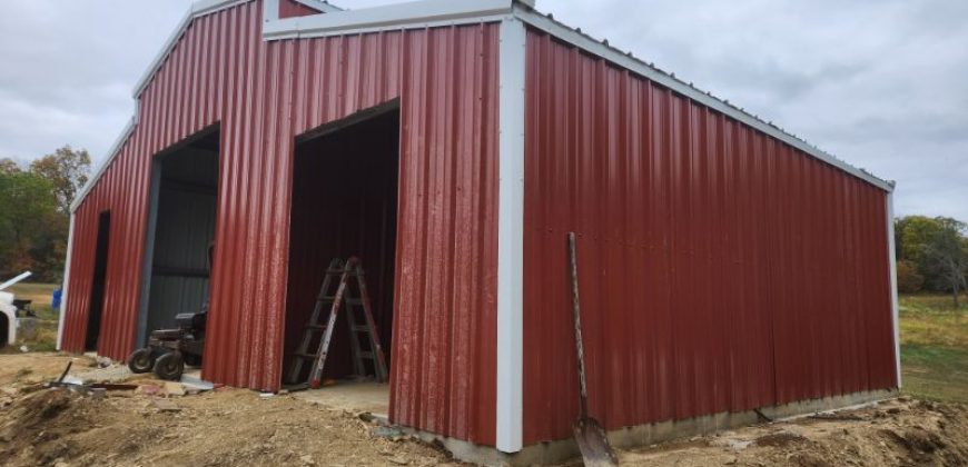 RCA – 40x25x14 – Rustic Red Walls + Polar White Trim – Oskaloosa, KS